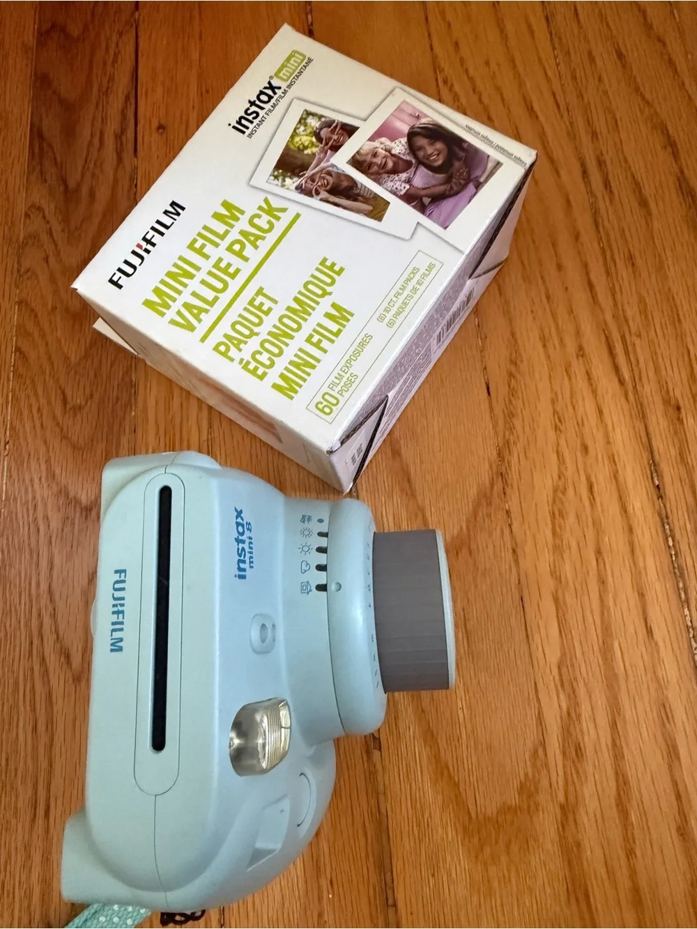 Fujifilm Instax Mini 8. Not Fully Tested, Flash/Lens/Ejection Work, Expired Film
